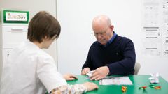 Trabajo de la Asociaci�n Parkinson Asturias con familiares y enfermos en un proyecto apoyado por la Fundaci�n Alimerka