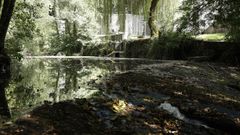 Seg&uacute;n explica Claudio Garrido, alcalde de Sarria, la presa de captaci&oacute;n de agua de As Aceas (en la imagen), su principal fuente de abastecimiento, est&aacute; mucho m&aacute;s vac&iacute;a de lo normal.