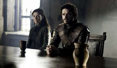 Catelyn y Robb Stark, en una escena de la serie. 