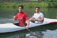 Los pirag�istas del Quixos, Andr�s Saco y Manuel Freire, ayer en el entrenamiento en el r�o Cabe