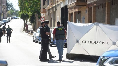 Imagen del dispositivo de la Guardia Civil en Basbastro tras el crimen machista
