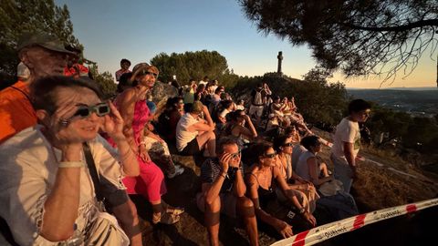 As� anocheci� Ourense en el momento central del eclipse