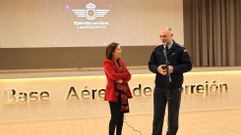 Alfonso Reyes, con la ministra de Defensa, en un acto celebrado en Torrej�n de Ardoz a finales del a�o 2023.