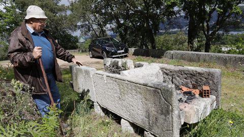 Lpidas usadas para un asador del rea recreativa en la ermita de Sobreiras, A Madalena, en O Rosal