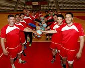 Las plantillas de Cangas y Octavio se han conjurado para conseguir vencer en sus partidos de esta tarde. Eso les mantendr�a en Asobal.