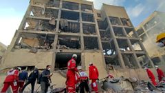 Rescate en un edificio bombardeado en Teher�n