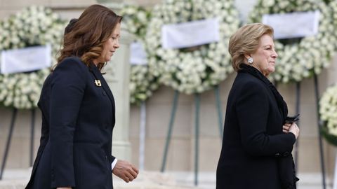 La princesa Alexia de Grecia y Ana Mar�a de Grecia asisten a la misa por la princesa Irene de Grecia
