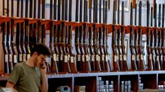 Rifles a la venta en una armer�a de Atlanta (Georgia, Estados Unidos)