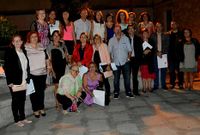 Participantes en la cena de reencuentro de las primeras promociones del colegio de Vimianzo. 