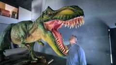Oia entrena a los primeros dinosaurios robots circenses