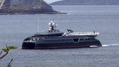 El Hodor, de 66 metros de eslora y 14 de manga, durante las pruebas, navegando por la r�a de Viveiro