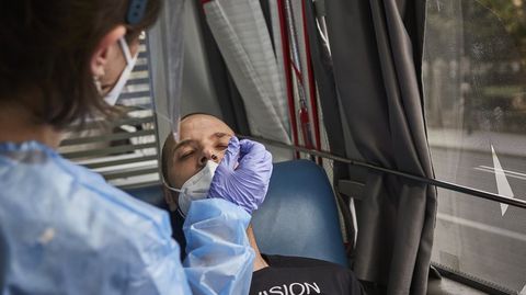 A diario se hacen cientos de pruebas para detectar posibles casos de coronavirus 