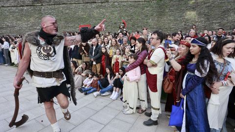 El desfile de las tropas romanas y castrexas es uno de los eventos ms multitudinarios del Arde Lucus