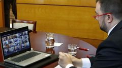 Adri�n Barb�n asiste a la videoconferencia de presidentes auton�micos por el coronavirus