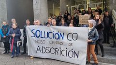 Padres del Irm�ns Villar volvieron a manifestarse frente a la delegaci�n territorial de Educaci�n