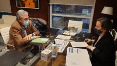 El alcalde de Leiro, Francisco Jos� Fern�ndez, con la conselleira Ethel V�zquez