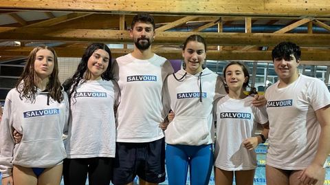 Equipo del Salvour que compiti� en la Liga Sur, mientras Eva viajaba a Par�s