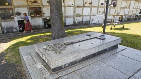 Panten de la familia Franco en la necrpolis de Catabois