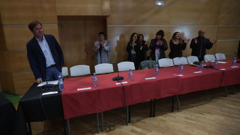 Portela, con miembros de su gobierno, integrado por Sadamaiora y BNG.