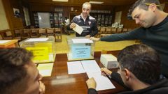 Jornada de votaciones, ayer, en Malpica 