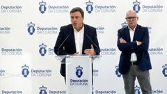 Valentn Gonzlez Formoso, junto al vicepresidente de la Diputacin, Xos Regueira.