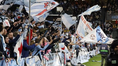 Aspecto de la grada de animaci�n de Bala�dos durante el Celta-Madrid.
