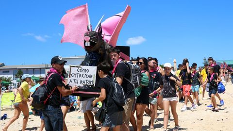 Festa da Dorna: Rejata de Embarcasi�ns feitas a machada e pan de millo na playa de Coroso