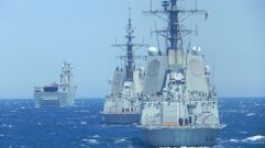 Maniobras de la F-105 en aguas de C�diz junto a la F-102