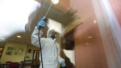Fumigaci�n contra el covid en el centro c�vico de Fe�ns, el 10 de marzo del 2020