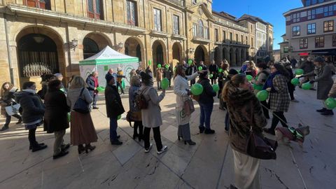 Participantes del acto celebrado esta ma�ana en Oviedo contra el c�ncer