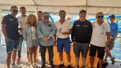 El alcalde de Boiro, Jos Ramn Romero, y el presidente del Nutico de Barraa, Jess Babo, se desplazaron el sbado a Portonovo para entregar los trofeos.
