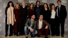 El cineasta Santiago Tabernero, durante la presentaci�n de su segundo largometraje �Presentimientos� basado en la novela hom�nima de Clara S�nchez, que protagonizan Marta Etura, Alfonso Bassave y Eduardo Noriega, tambi�n coguionista de la cinta