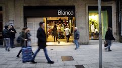 Exterior de la tienda de Blanco en la calle Xeneral Pardi�as, en el centro de Santiago.