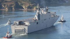 El �Juan Carlos I� navegando en aguas de la r�a de Ferrol 