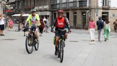 Eladio Paz Palmeiro llegando a la plaza de la Peregrina desde Finlandia