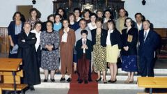 Una fotograf�a de los integrantes de la coral de Taboada a principios de los a�os ochenta del pasado siglo