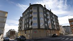 Edificio en la confluencia de las calles Beiramar y Castelao