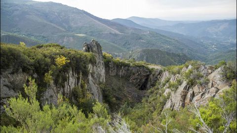 Una vista de la mina de O Covall�n desde los bordes superiores del socav�n