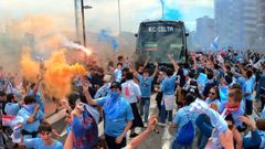 Afeccionados do Celta, recibindo ao equipo antes do partido ante o Rayo Vallecano da pen�ltima xornada da tempada 2024/2025.