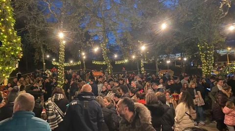 Parte del pblico asistente a la inauguracin al Bosque de Nadal en Noalla