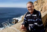 El genetista �ngel Carracedo ayer por la tarde en el Faro Vil�n de Camari�as.