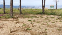 Una de las tres mesas del �rea recreativa de Cea, con vistas sobre la r�a de Arousa, fue cortada por sus pies y robada junto a sus bancos