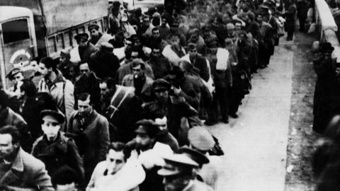 Espa�oles huyendo de la Guerra Civil cruzando la frontera con Francia