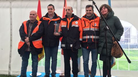 Jornada de convivencia de agrupaciones de Protecc��n Civil en Allariz.Los voluntarios veteranos recibieron homenajes. Pedro Luis S�nchez, funcionario de la subdirecci�n recientemente jubilado, recibi� una placa