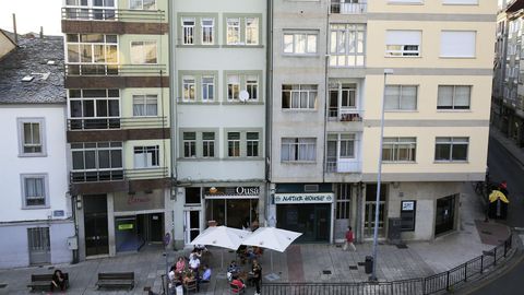 Desde Porta Nova a Odoario. Mucho potencial. Hasta 17 inmuebles est�n habitados pero otros 7 no. Se est�n reformando los n�meros 133-134 con pisos modernos. Zona de grandes edificios sin ocupar y de hasta 8 locales, alguno grande, sin abrir.

