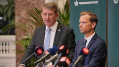 El ministro de Defensa dans, Troels Lund Poulsen (a la izquierda), comparece en rueda de prensa en Copenhague junto al titular de Justicia, Peter Hummelgaard 