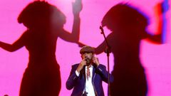 Juan Luis Guerra se hizo enseguida con el p�blico de Sanxenxo, que llevaba un a�o esperando por el concierto del dominicano.
