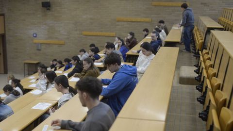 Primer día de selectividad en la Facultade de Administración y Dirección de Empresas de la USC en Lugo