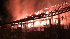 El antes y el despus del incendio que arras las termas de pago de A Chavasqueira