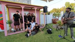 La decoraci�n del Ja��n Beach de la playa de Carragueiros incorpor� este a�o una casita como la de Bad Bunny